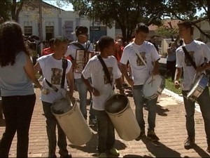 'Congada Mirim' envolve crianças e moradores em Dores do Indaiá