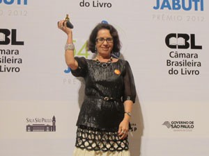 Projeto com escritora de Dores do Indaiá incentiva crianças à leitura